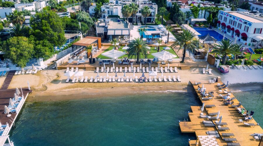 Moyo Beach Hotel