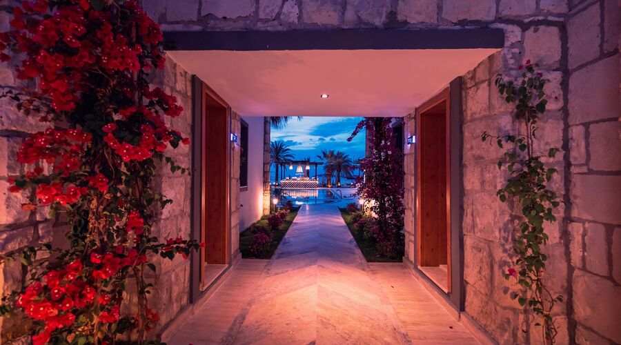 Moyo Beach Hotel