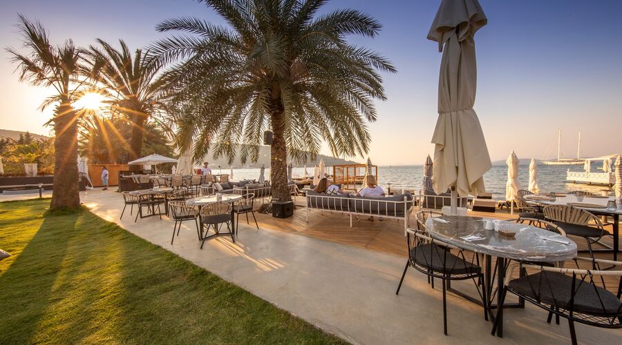 Moyo Beach Hotel