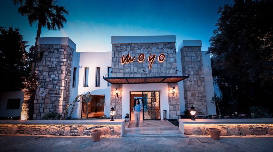 Moyo Beach Hotel