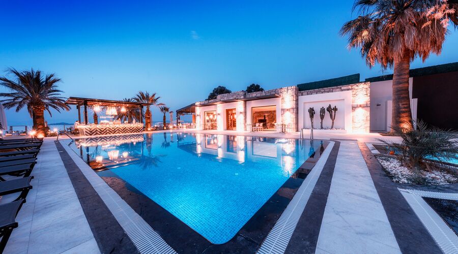 Moyo Beach Hotel