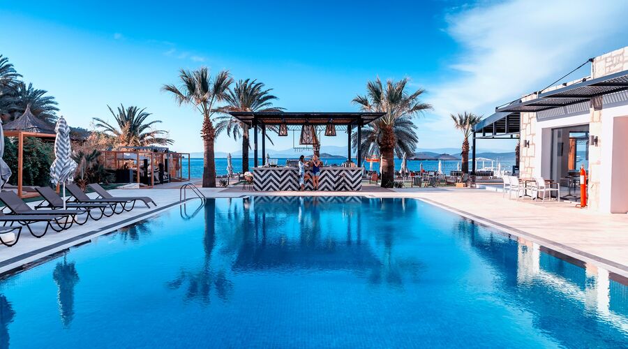 Moyo Beach Hotel