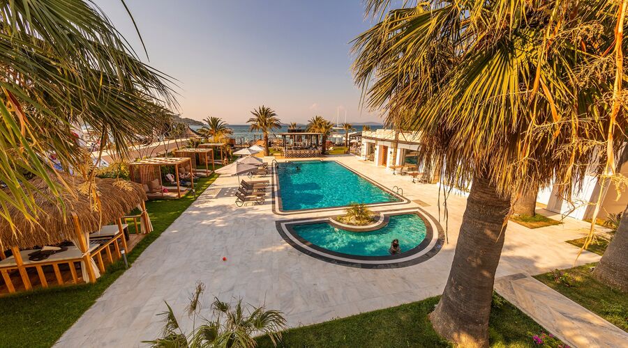Moyo Beach Hotel