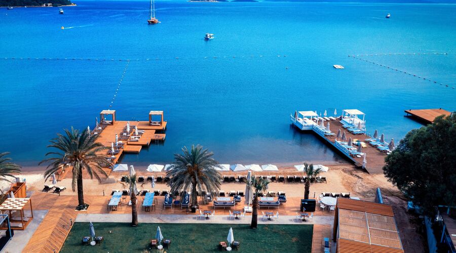 Moyo Beach Hotel
