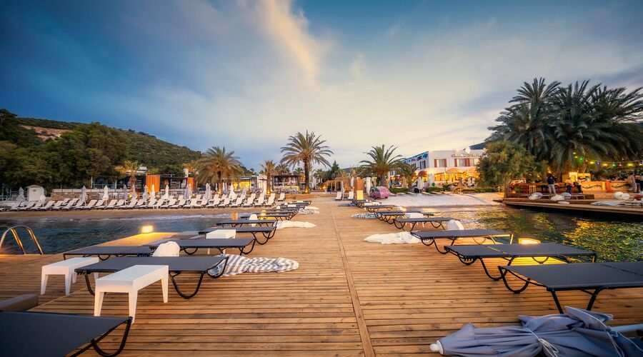Moyo Beach Hotel