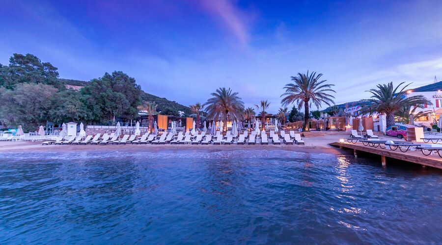 Moyo Beach Hotel