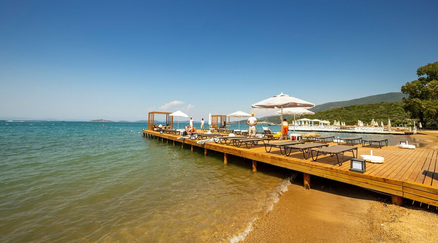 Moyo Beach Hotel