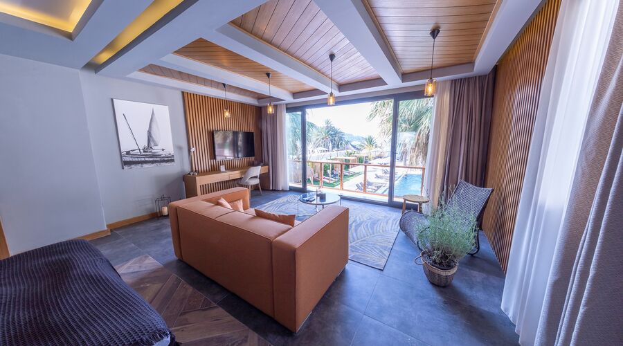 Moyo Beach Hotel