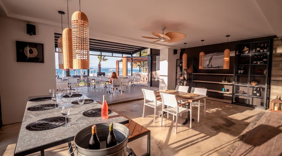 Moyo Beach Hotel
