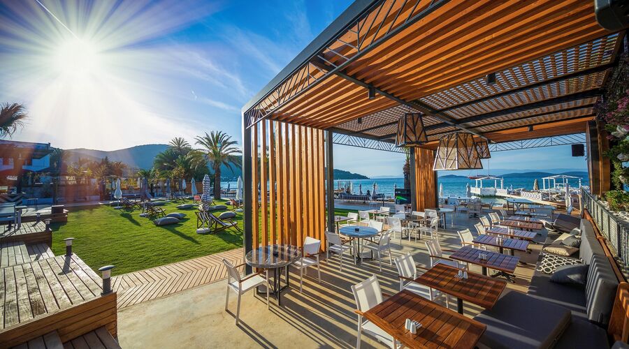 Moyo Beach Hotel