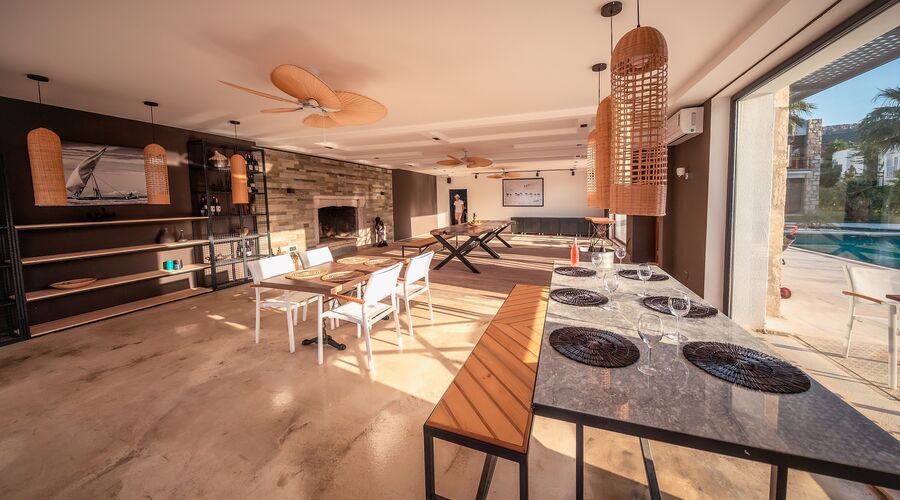 Moyo Beach Hotel