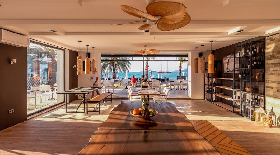 Moyo Beach Hotel