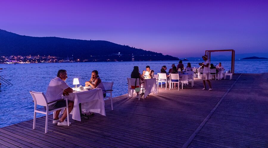 Moyo Beach Hotel