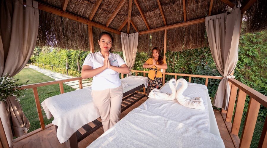 Moyo Beach Hotel