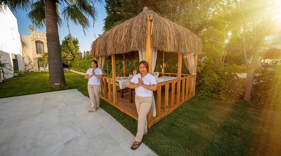 Moyo Beach Hotel