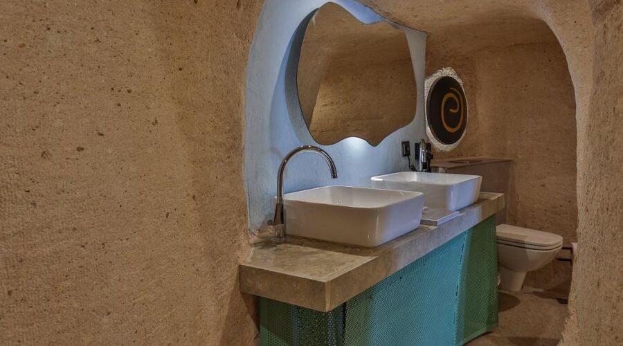 Eka Cave Maison