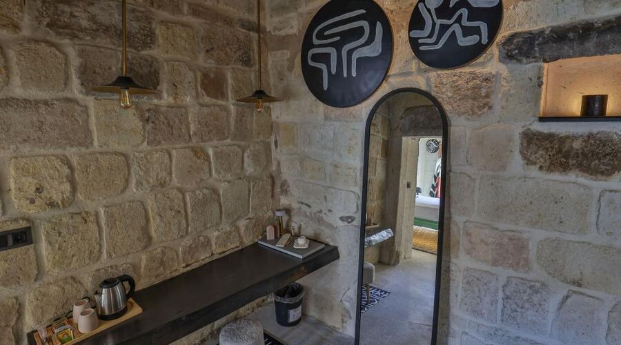 Eka Cave Maison