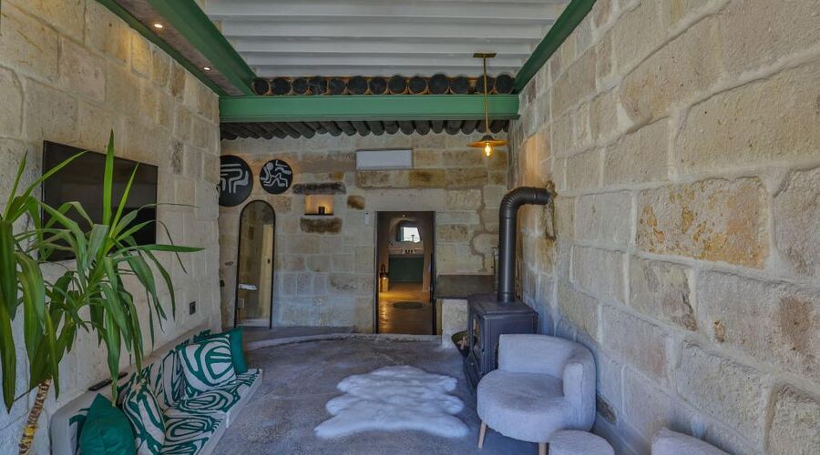 Eka Cave Maison